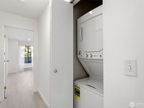 10508 NE 32nd Place G102, Bellevue WA 98004
