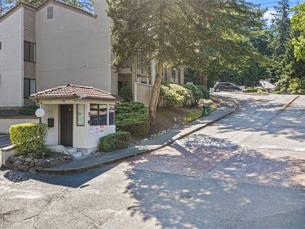 10508 NE 32nd Place G102, Bellevue WA 98004