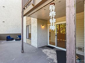 10508 NE 32nd Place G102, Bellevue WA 98004