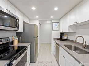 10508 NE 32nd Place G102, Bellevue WA 98004