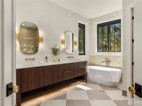 9473 Springwood Avenue NE, Bainbridge Island WA 98110