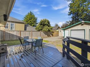 516 6th Ave S, Kent WA 98032