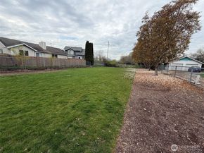 516 6th Ave S, Kent WA 98032