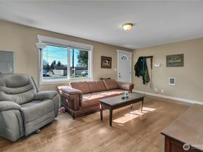 516 6th Ave S, Kent WA 98032