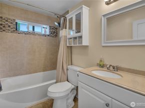516 6th Ave S, Kent WA 98032