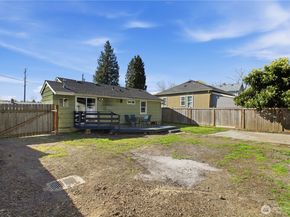 516 6th Ave S, Kent WA 98032