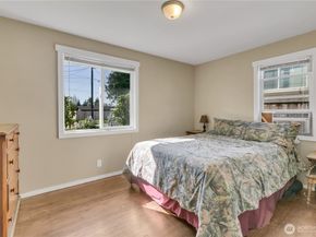 516 6th Ave S, Kent WA 98032