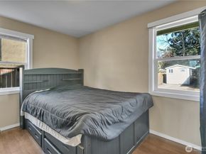 516 6th Ave S, Kent WA 98032