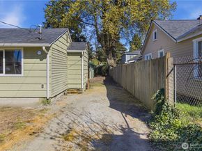 516 6th Ave S, Kent WA 98032