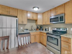 516 6th Ave S, Kent WA 98032