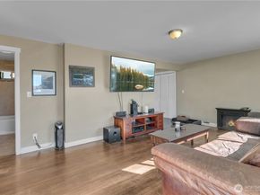 516 6th Ave S, Kent WA 98032