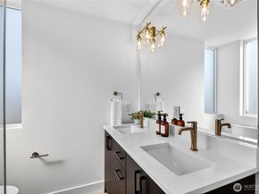 6318 41st Avenue SW A, Seattle WA 98136