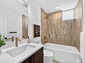 6318 41st Avenue SW A, Seattle WA 98136