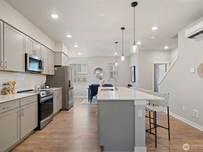 18829 67th Drive NE 6, Kenmore WA 98028