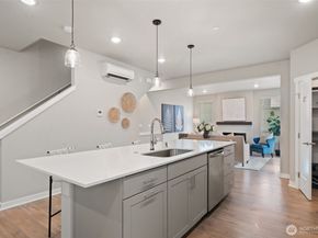 18829 67th Drive NE 6, Kenmore WA 98028