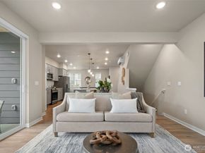 18829 67th Drive NE 6, Kenmore WA 98028