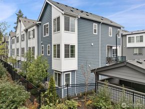 18829 67th Drive NE 6, Kenmore WA 98028
