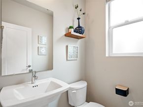 18829 67th Drive NE 6, Kenmore WA 98028