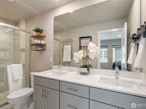 18829 67th Drive NE 6, Kenmore WA 98028