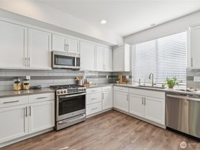 10942 NE 189th Place E, Bothell WA 98011