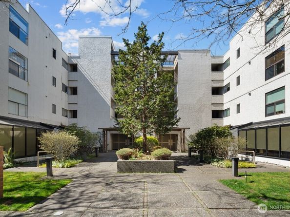 5025 California Avenue SW 402, Seattle WA 98136