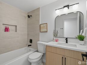 1204 E Laurel Street, Kent WA 98030