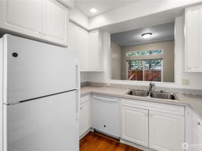 608 Chelan Place NE C, Renton WA 98059