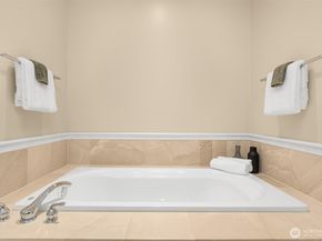 111 W Comstock Street 111, Seattle WA 98119