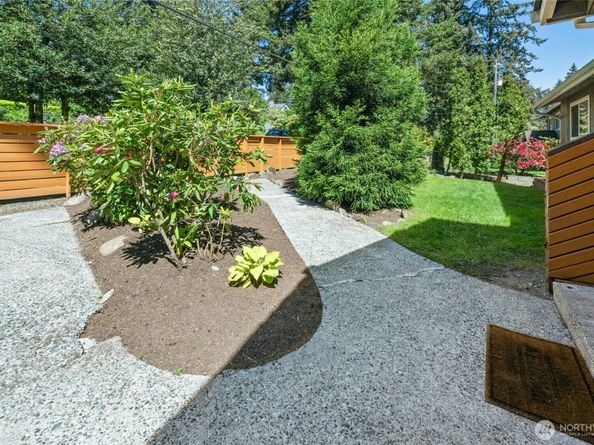 19016 Firlands Way N, Shoreline WA 98133