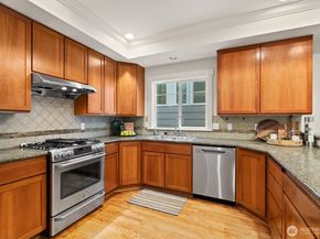 121 21st Avenue E C, Seattle WA 98112