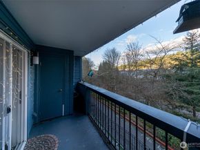 15917 Waynita Way NE E206, Bothell WA 98011