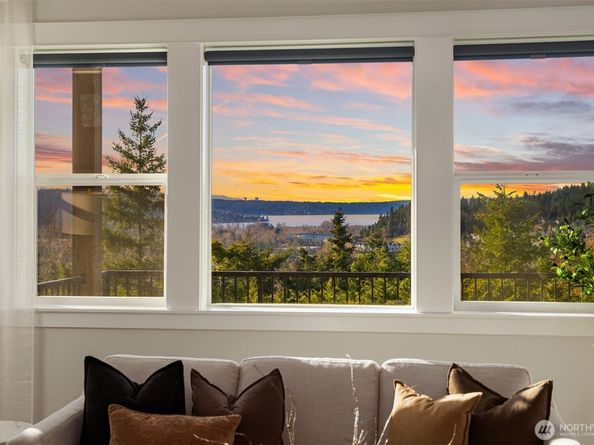 1335 Westridge Way NE, Issaquah WA 98029