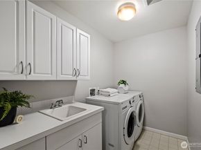 225 4th Avenue A304, Kirkland WA 98033