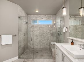 214 4th Court S 6, Kirkland WA 98033