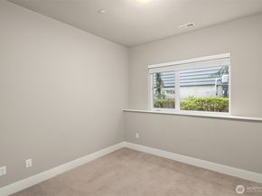 214 4th Court S 6, Kirkland WA 98033
