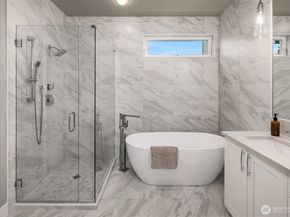 214 4th Court S 6, Kirkland WA 98033