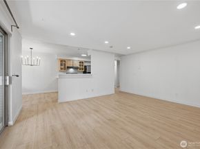 17203 NE 45th St 43, Redmond WA 98052