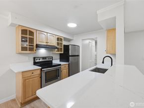 17203 NE 45th St 43, Redmond WA 98052