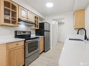 17203 NE 45th St 43, Redmond WA 98052