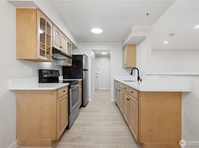 17203 NE 45th St 43, Redmond WA 98052
