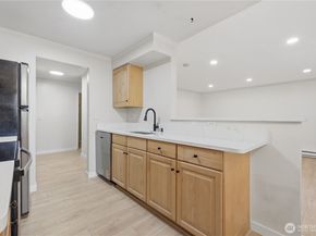 17203 NE 45th St 43, Redmond WA 98052
