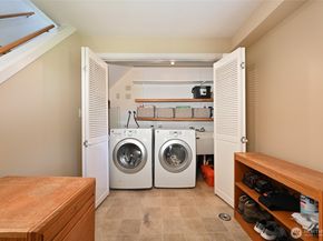 2822 23rd Avenue W, Seattle WA 98199
