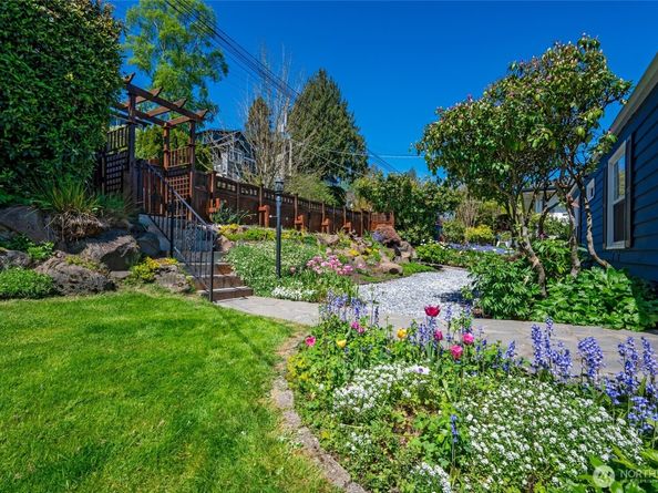 2822 23rd Avenue W, Seattle WA 98199