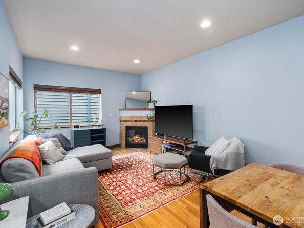 5937 California Avenue SW C, Seattle WA 98136