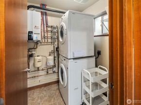 5937 California Avenue SW C, Seattle WA 98136
