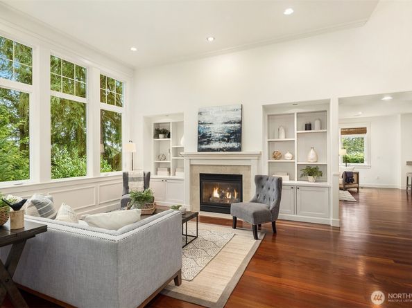 816 100th Avenue SE, Bellevue WA 98004