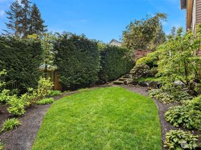 816 100th Avenue SE, Bellevue WA 98004