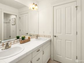 816 100th Avenue SE, Bellevue WA 98004