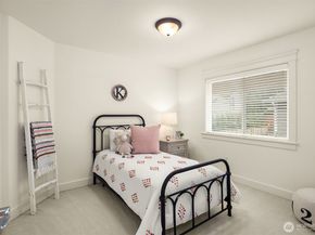 816 100th Avenue SE, Bellevue WA 98004