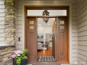 816 100th Avenue SE, Bellevue WA 98004